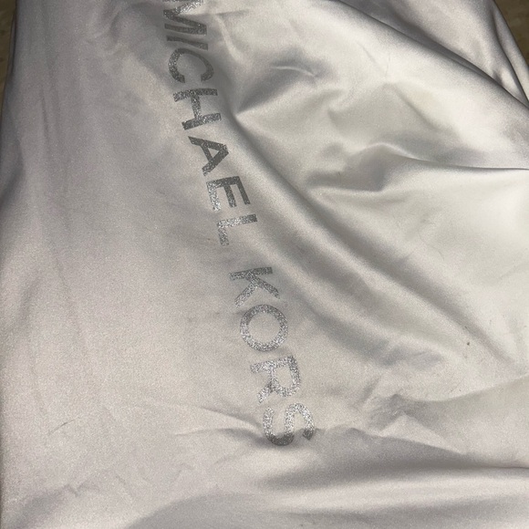 Medium Saffiano Leather 2-in-1 Tote Bag - Picture 10 of 10